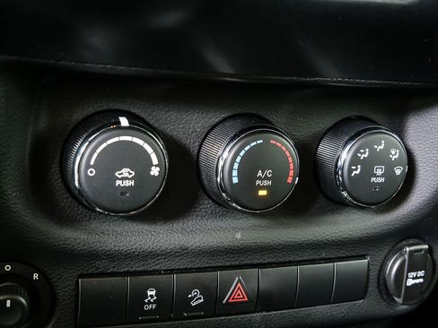 Used 2012 Jeep Wrangler Unlimited Sport image 15