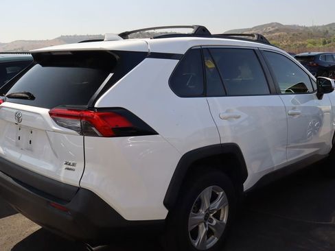 Used 2021 Toyota RAV4 XLE w/ Convenience Package AWD/4WD image 3