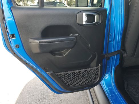 Used 2022 Jeep Wrangler Unlimited Willys image 11