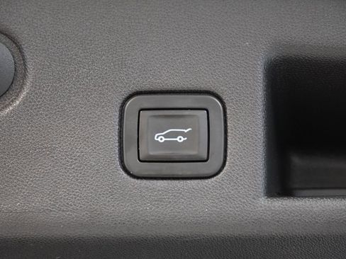 Used 2020 Chevrolet Equinox Premier image 11