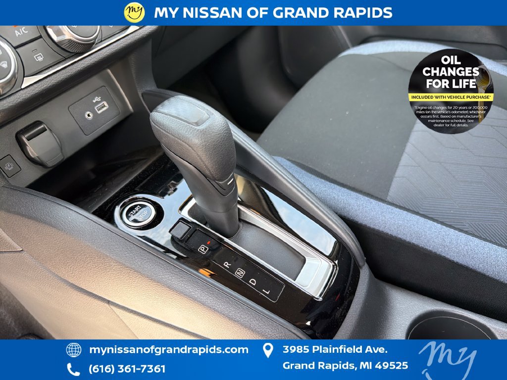 Used 2025 Nissan Versa SV w/ Trunk Package FWD image 25
