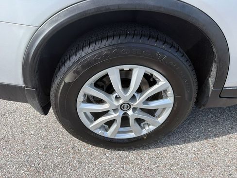 Used 2018 Nissan Rogue SV w/ Premium Package FWD image 46