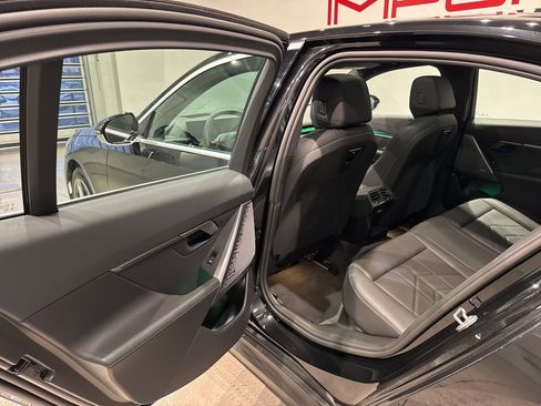 Used 2024 BMW i5 eDrive40i w/ Premium Package image 40