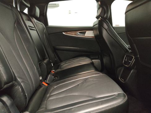 Used 2016 Lincoln MKX Reserve w/ Luxury Package AWD/4WD image 19