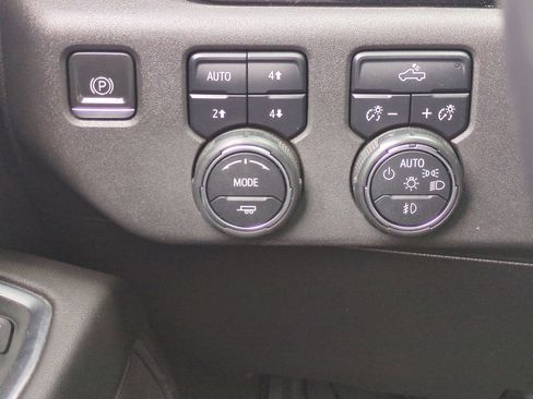 Used 2022 Chevrolet Silverado 1500 LT Trail Boss w/ Protection Package image 18