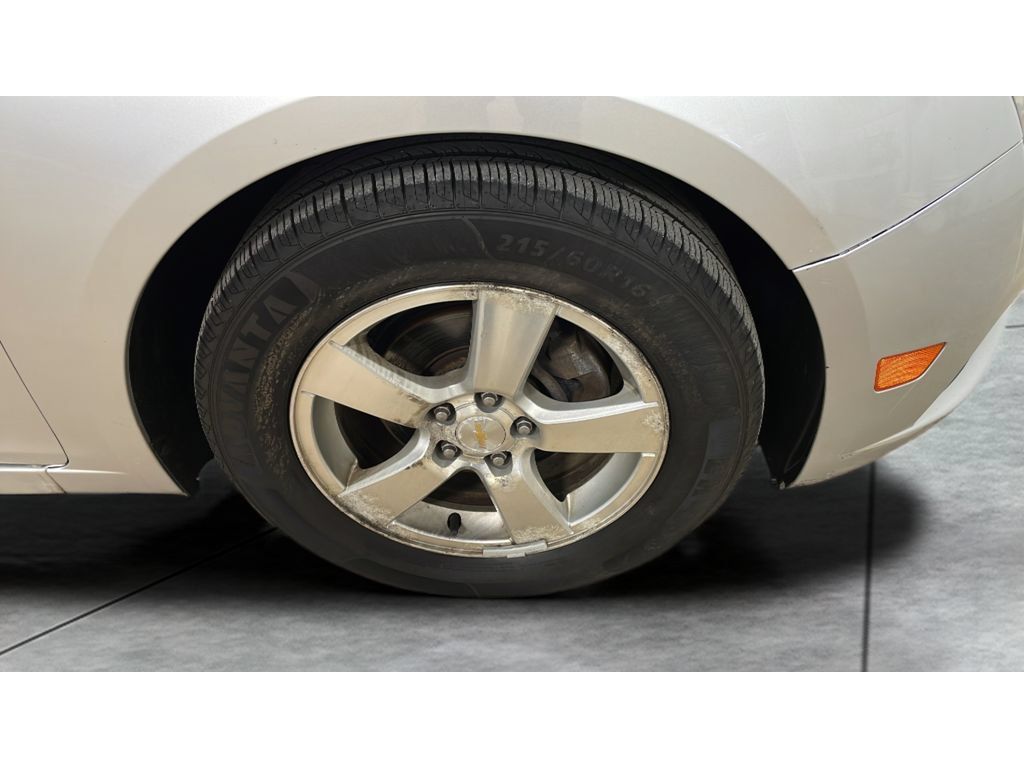 Used 2014 Chevrolet Cruze LT w/ Technology Package FWD image 19