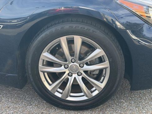 Used 2019 INFINITI Q70 Luxe w/ Proactive Package image 12