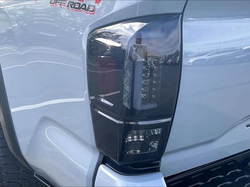 Used 2020 Toyota Tacoma TRD Off-Road w/ TRD Premium Off Road Package image 31