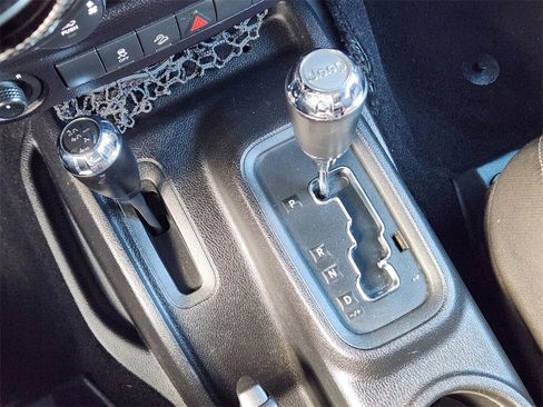 Used 2016 Jeep Wrangler Unlimited Sahara image 19