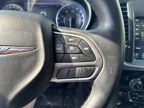 Used 2017 Chrysler 300 Limited RWD image 22