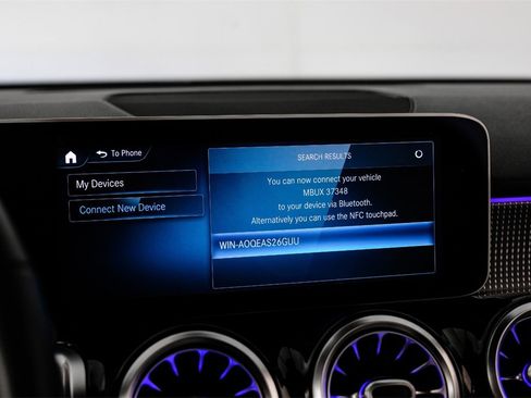 Used 2021 Mercedes-Benz GLB 250 w/ Premium Package image 30