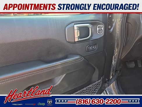 Used 2018 Jeep Wrangler Unlimited Sahara AWD/4WD image 29