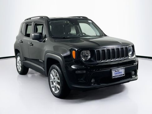 Used 2022 Jeep Renegade Latitude image 3