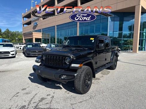 Used 2024 Jeep Gladiator Sport AWD/4WD image 1