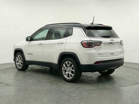 Used 2025 Jeep Compass Limited image 6