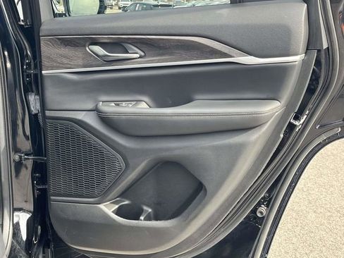 Used 2023 Jeep Grand Cherokee Limited w/ Black Appearance Package image 23