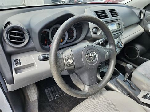 Used 2012 Toyota RAV4 FWD image 4