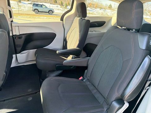 Used 2017 Chrysler Pacifica Touring w/ Tire & Wheel Group image 25