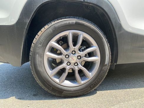 Used 2024 GMC Terrain SLT image 30