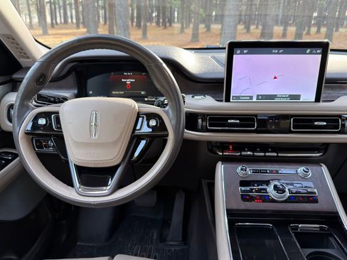 Used 2023 Lincoln Aviator Reserve w/ Equipment Group 201A image 3