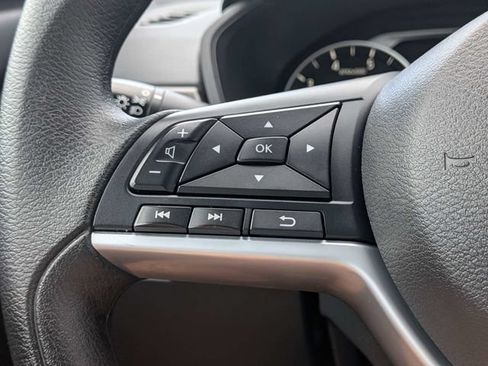 Used 2025 Nissan Altima 2.5 SV FWD image 30