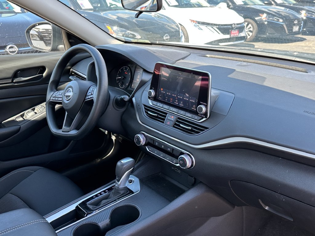 Used 2025 Nissan Altima 2.5 S FWD image 14