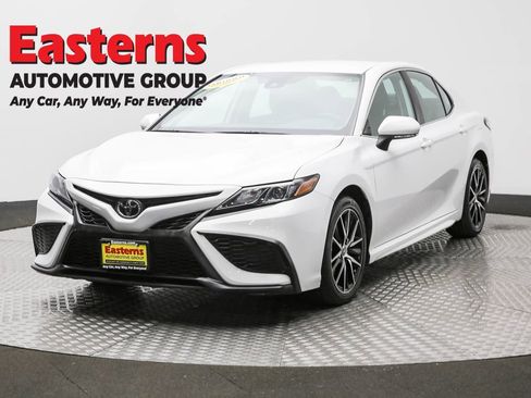 Used 2023 Toyota Camry SE FWD image 1