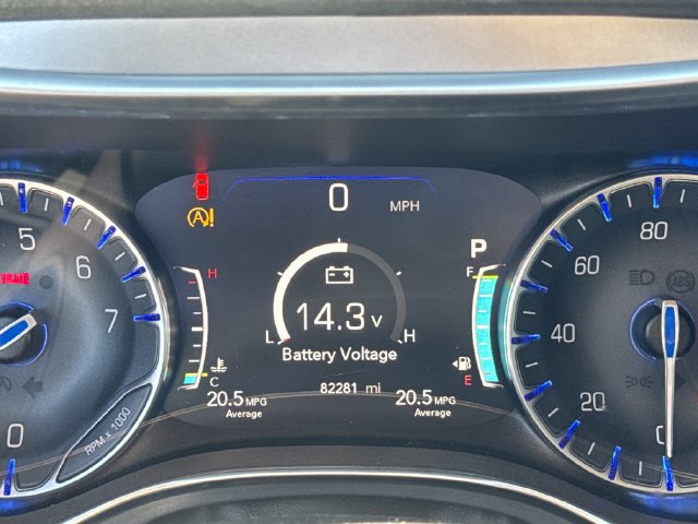 Used 2020 Chrysler Pacifica Limited w/ Advanced Safetytec Group FWD image 18