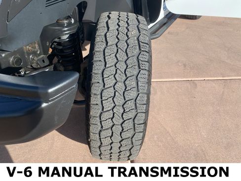 Used 2013 Jeep Wrangler Unlimited Sahara image 38