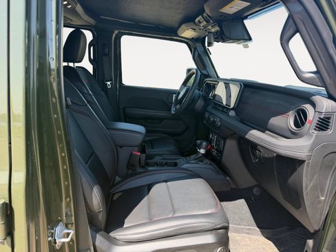 Used 2024 Jeep Wrangler Unlimited Rubicon AWD/4WD image 15