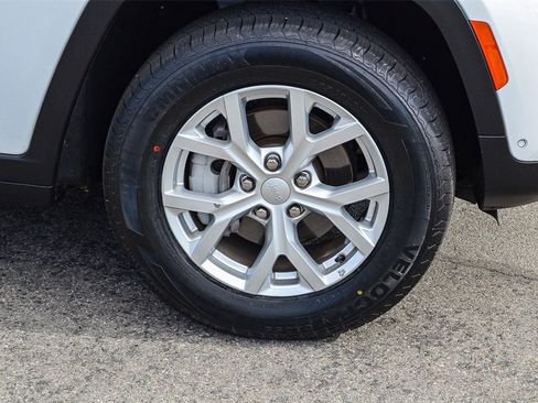 Used 2023 Jeep Grand Cherokee Limited w/ Luxury Tech Group II image 10