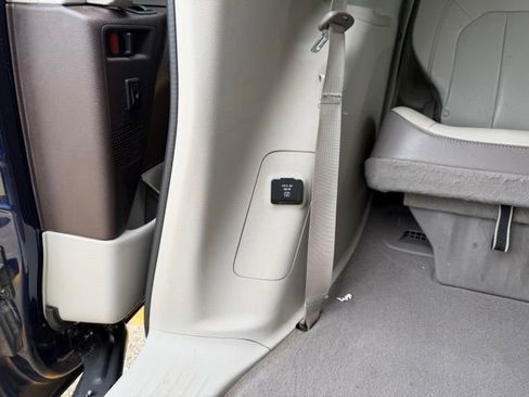 Used 2017 Chrysler Pacifica Touring-L Plus w/ Advanced Safetytec Group FWD image 14