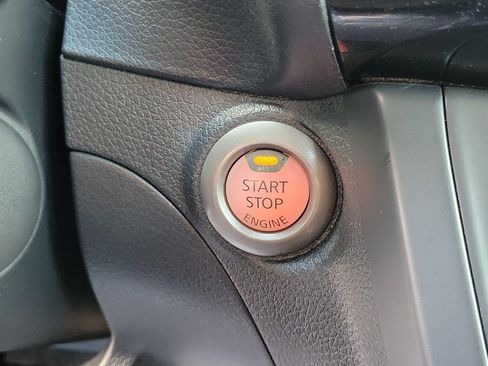 Certified 2018 Nissan Sentra SV FWD image 28