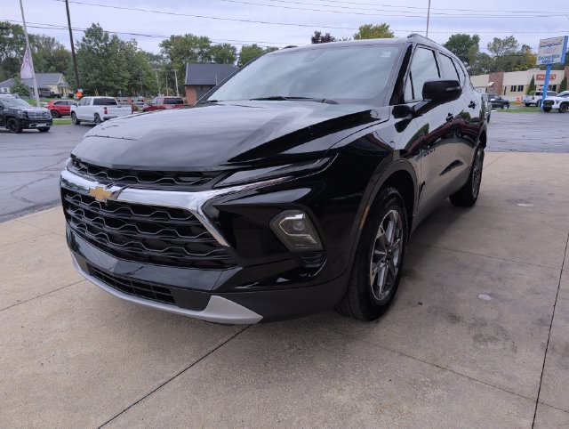 Used 2024 Chevrolet Blazer LT w/ Sound & Technology Package FWD image 5