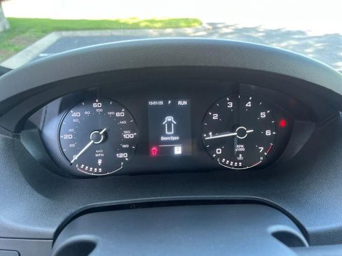 Used 2024 RAM ProMaster 2500 w/ Convenience Group image 14