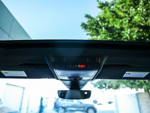 Used 2022 Volkswagen Tiguan SE R-Line image 24