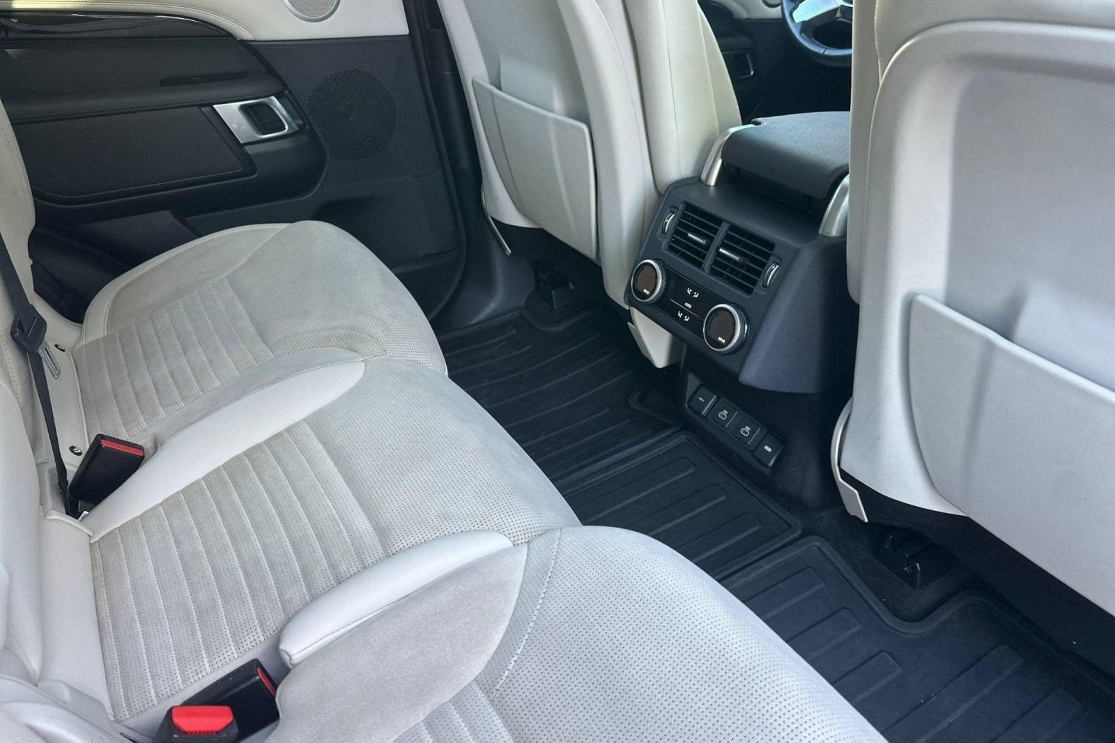 Used 2022 Land Rover Discovery S AWD/4WD image 34