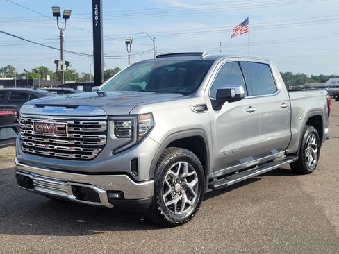 Used 2023 GMC Sierra 1500 SLT w/ SLT Premium Plus Package AWD/4WD image 4
