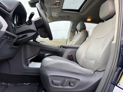 Used 2021 Toyota Sienna XLE image 13