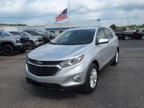Used 2020 Chevrolet Equinox LT w/ Driver Convenience Package FWD image 2