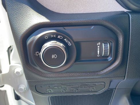 Used 2025 Jeep Wrangler Sport AWD/4WD image 12