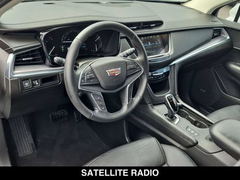 Used 2018 Cadillac XT5 Luxury w/ Driver Awareness Package AWD/4WD image 2