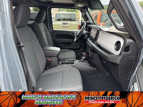 New 2025 Jeep Gladiator Sport image 15