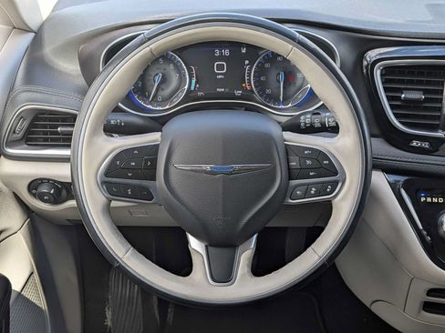 Certified 2018 Chrysler Pacifica Touring-L FWD image 24