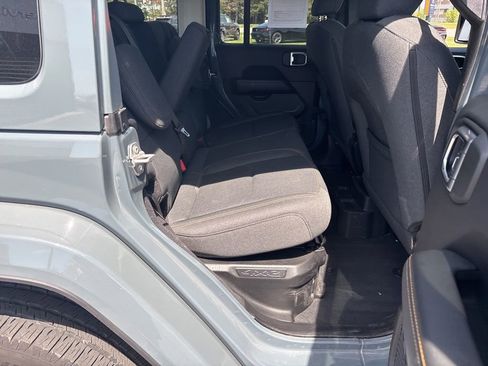 Used 2024 Jeep Wrangler Unlimited Sahara AWD/4WD image 28