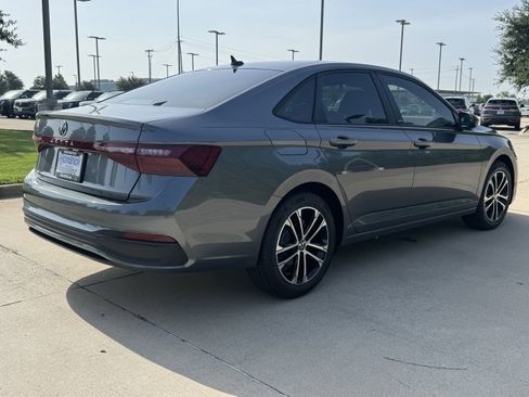 Used 2026 Volkswagen Jetta Sport FWD image 4
