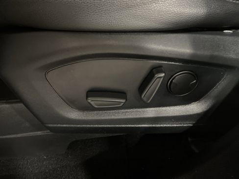 Used 2020 Ford Explorer XLT w/ Equipment Group 202A image 10