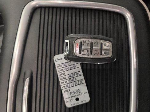 Used 2024 Chrysler Pacifica Touring-L FWD image 28