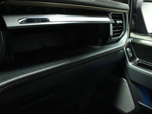 Used 2024 Ford F150 Lightning Lariat image 35