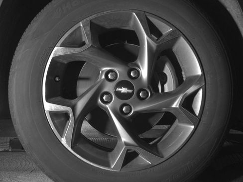 Used 2025 Chevrolet Trax LT FWD image 13
